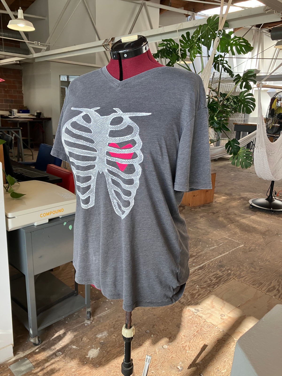 X-Ray Heart V-neck T-shirt, grey, men’s size L