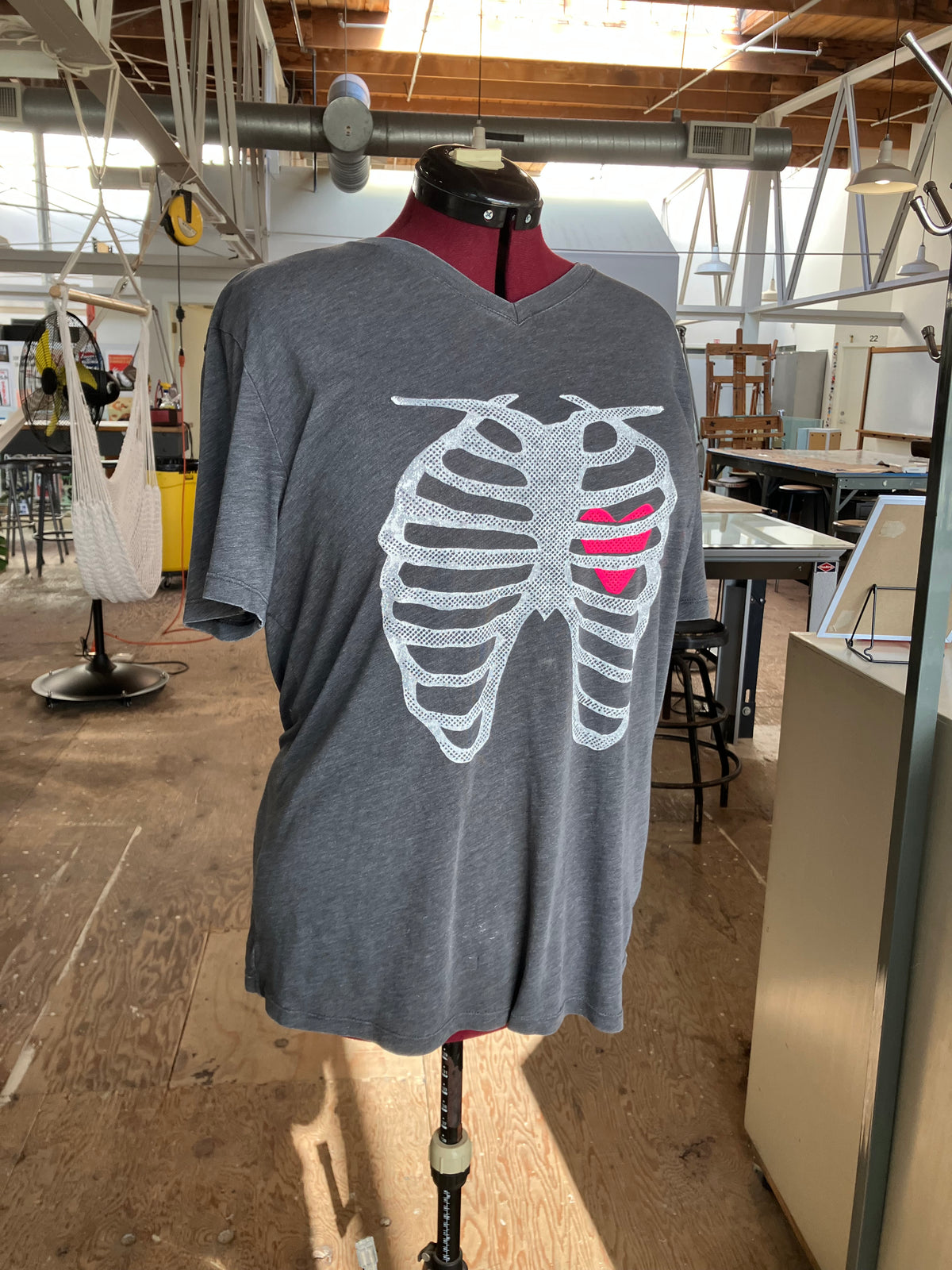 X-Ray Heart V-neck T-shirt, grey, men’s size L