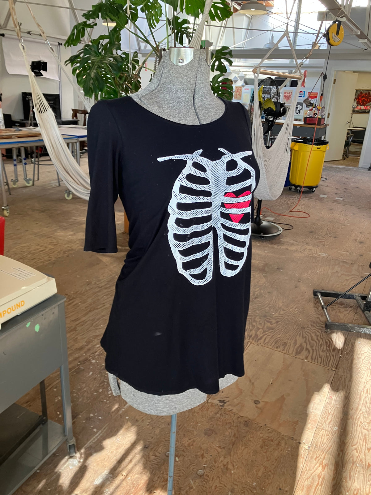 X-Ray Heart swing tee, black, size SP