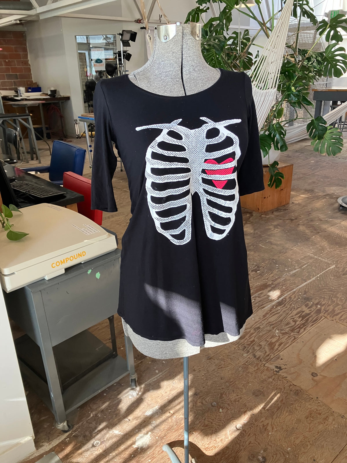 X-Ray Heart swing tee, black, size SP